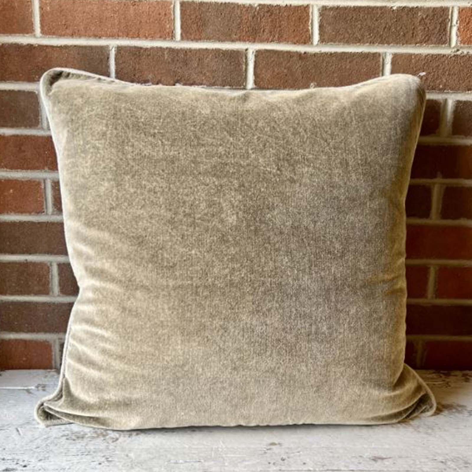 22" X 22" Pillow (38037)