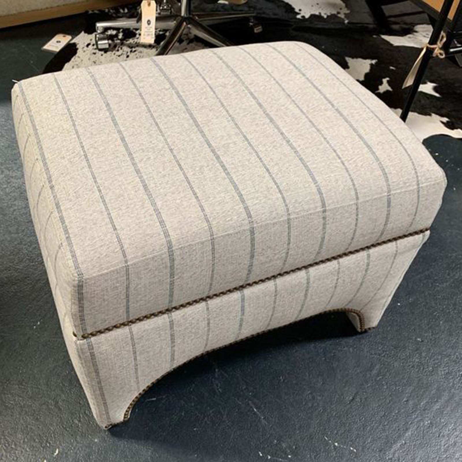 Allura 24" Ottoman