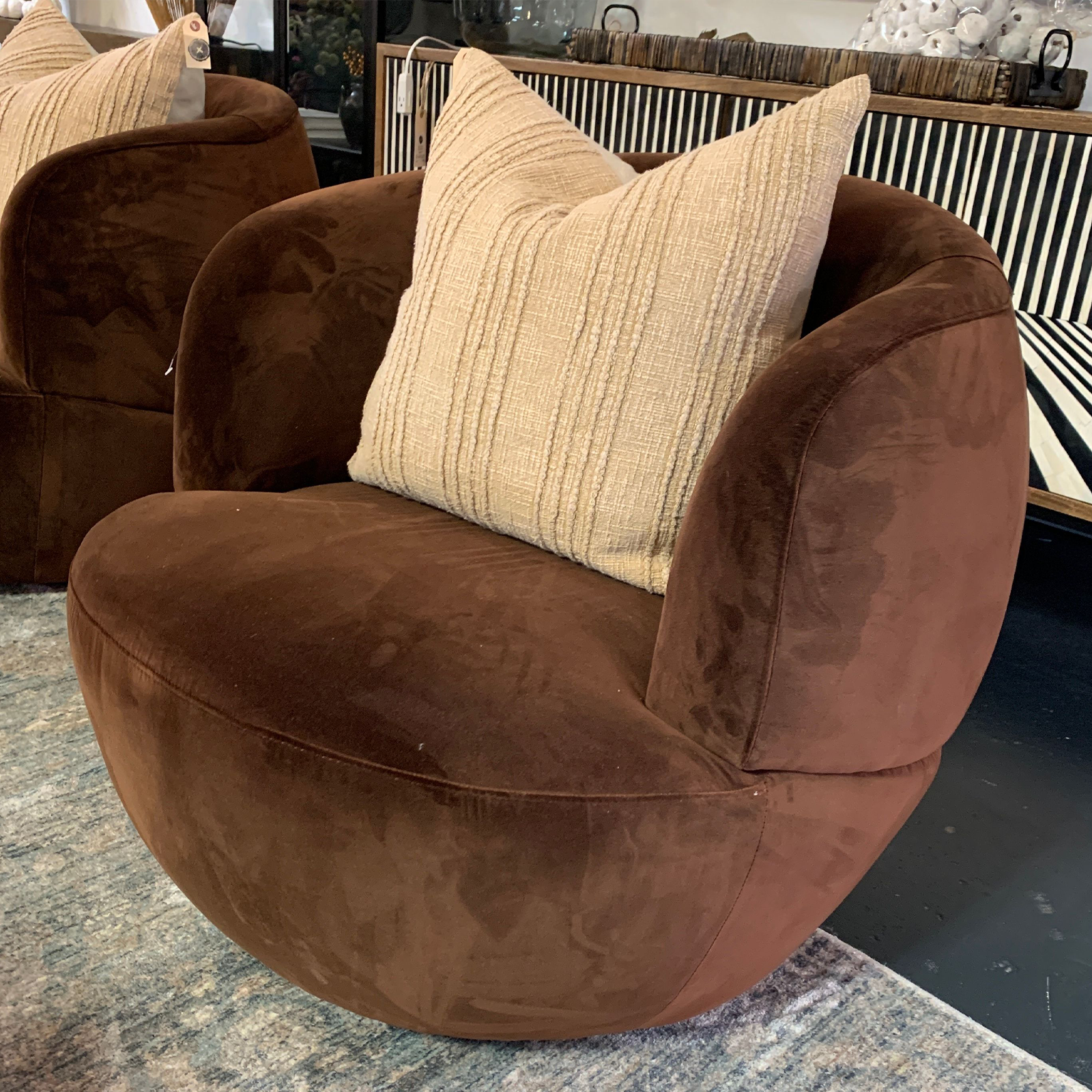 Hunter Swivel Chair- Brown