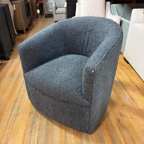 Vali Swivel Chair